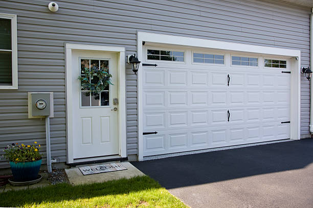 24/7 Emergency Garage Door Panel Replacement experts in Bartonville, IL